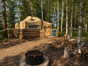 Outdoor spa tub - HFF Farm Glamping Resort — 140 Acres of Alberta Beach Adventure (Alberta Beach)