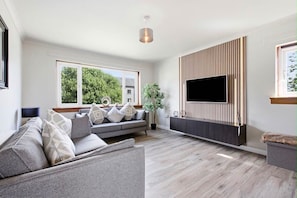 Living area - The Milburn-Sleeps6-EnclosedGarden-NearGlasgow (Renfrew)