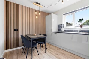 Dining - The Milburn-Sleeps6-EnclosedGarden-NearGlasgow (Renfrew)