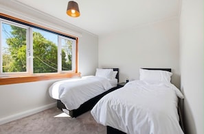 Room - The Milburn-Sleeps6-EnclosedGarden-NearGlasgow (Renfrew)