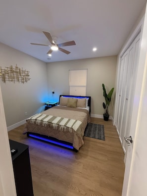 Room - Cozy renovated home in ybor-city, historic district (Tampa)