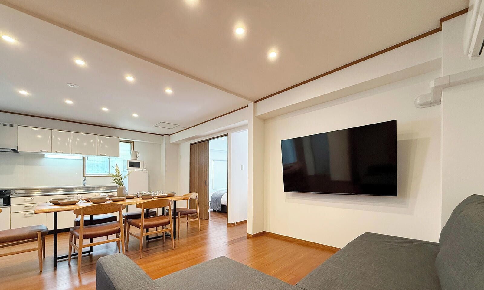 Standard Apartment (401) | Living area