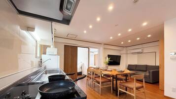 Standard Apartment (401) | Living area