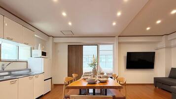 Standard Apartment (401) | Living area
