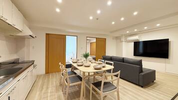Standard Apartment, Non Smoking (201) | Living area