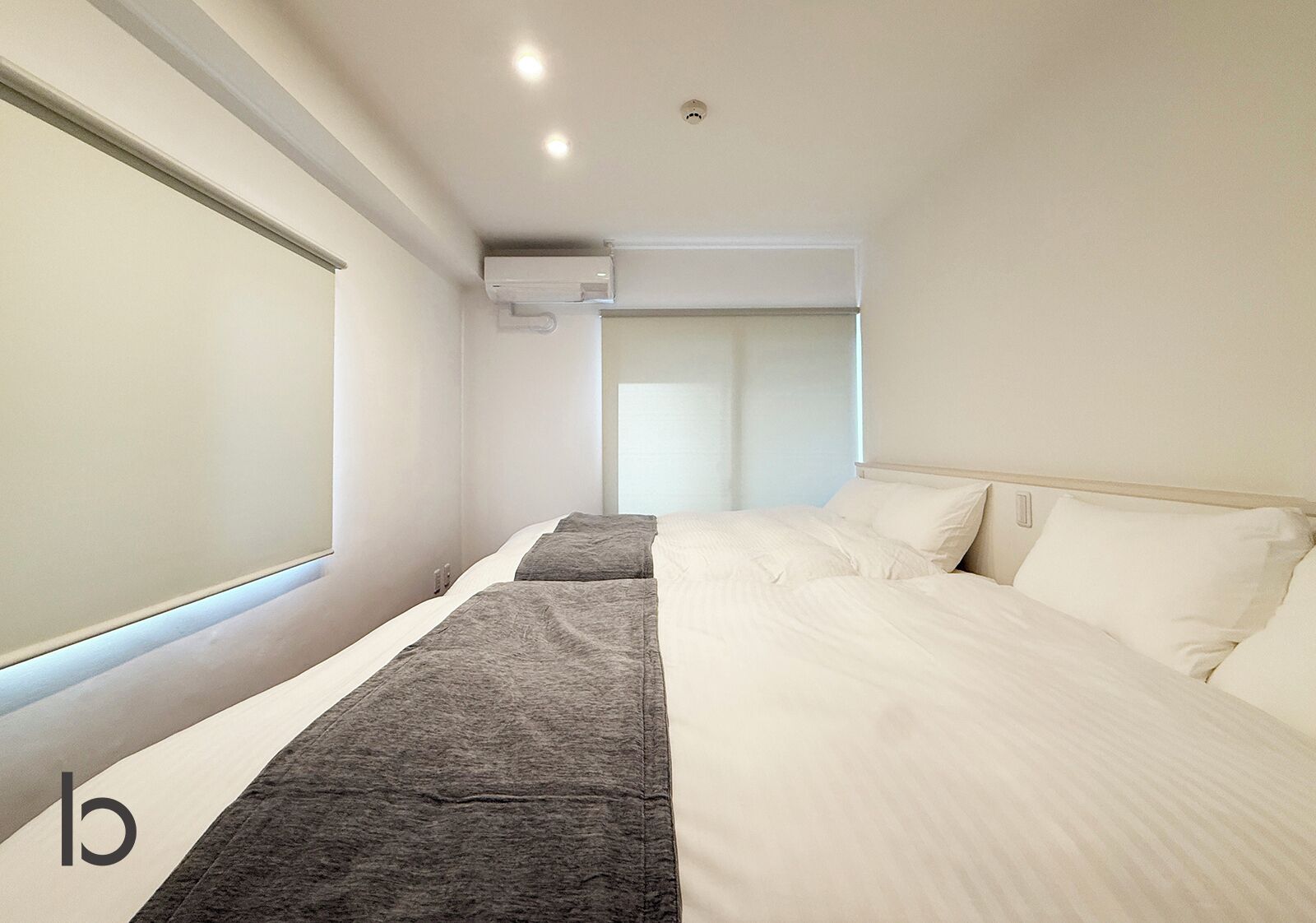 Standard Apartment (401) | Laptop workspace, iron/ironing board, WiFi (free)