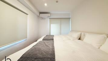 Standard Apartment (401) | Laptop workspace, iron/ironing board, WiFi (free)