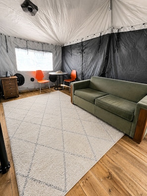 Living area - HFF Farm Glamping Resort — 140 Acres of Alberta Beach Adventure (Alberta Beach)