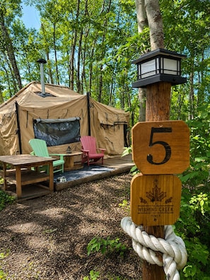 Outdoor dining - HFF Farm Glamping Resort — 140 Acres of Alberta Beach Adventure (Alberta Beach)