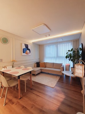 Romantic Apartment, City View | Living area - Ban Stay Green Ban (Seoul)
