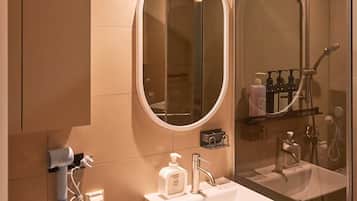 Romantic Apartment, City View | Bathroom