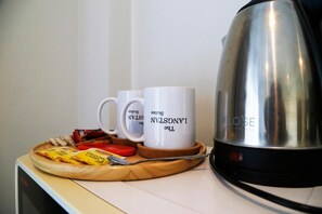 Superior Double Room, Balcony, Hill View | Kopi dan/atau pembancuh kopi