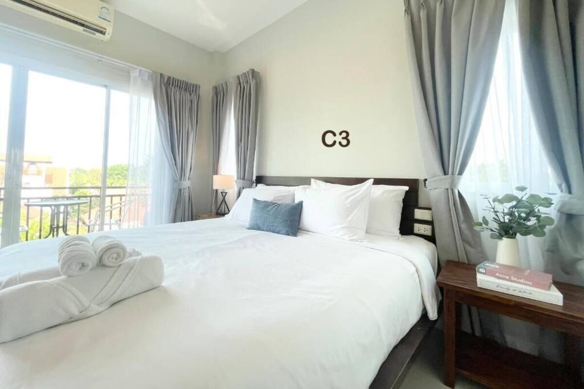 Superior Double Room, Balcony, Hill View | In-room safe, free WiFi