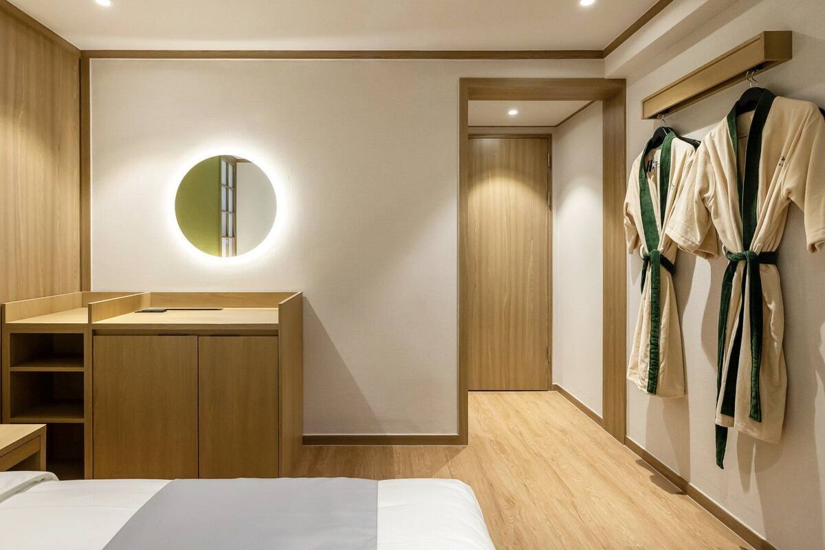 Doppelzimmer | Verdunkelungsvorhänge, schallisolierte Zimmer, kostenloses WLAN