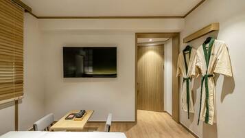 Deluxe Comic Book | Blackout drapes, soundproofing, WiFi (free), bed sheets