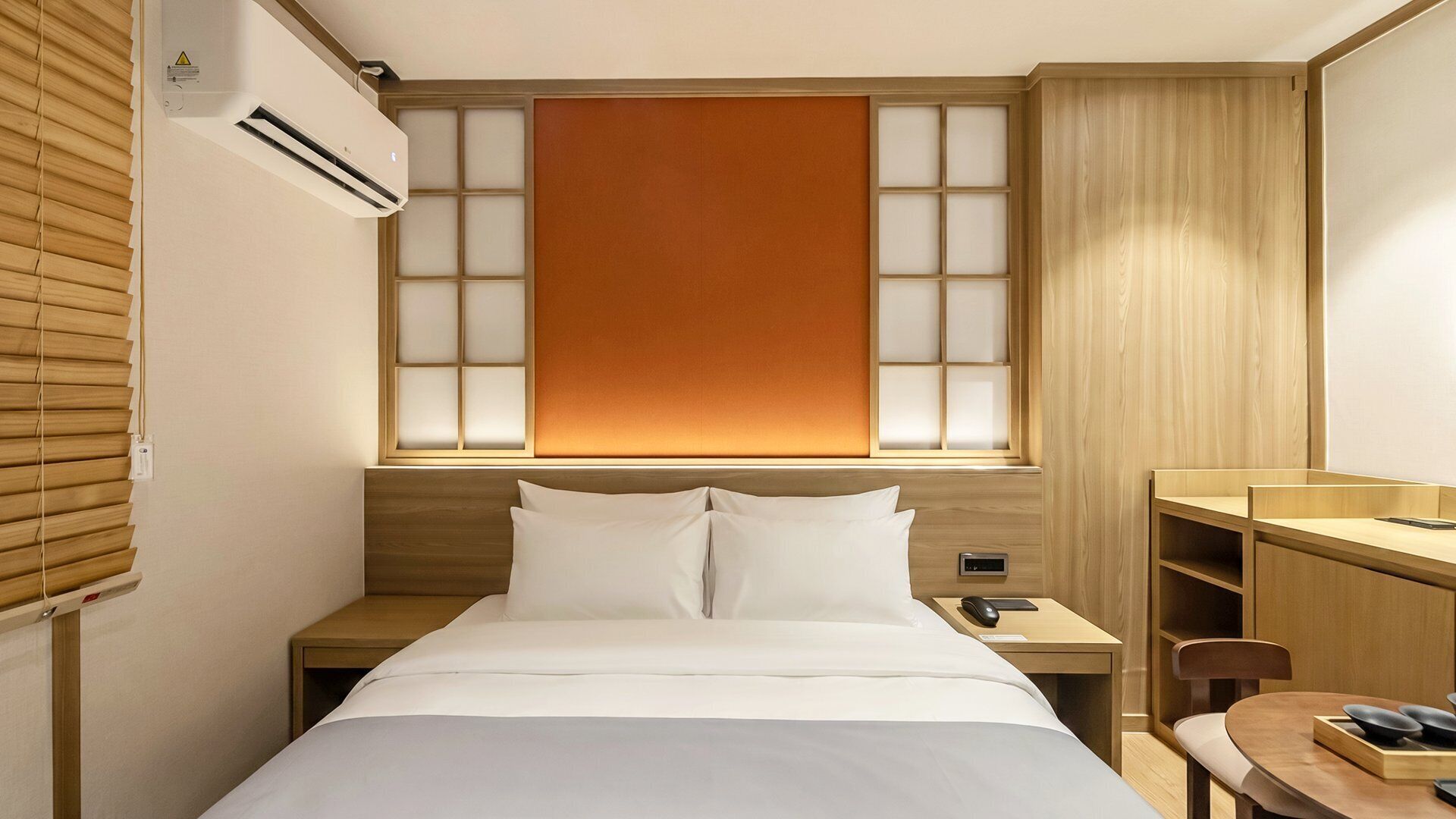 Deluxe Spa | Blackout drapes, soundproofing, WiFi (free), bed sheets