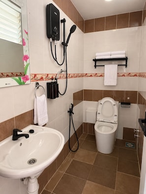 A bathroom with a sink, toilet, and shower. - Hotel & Recreation Apsara Bukit Residen (Kuala Lipis)