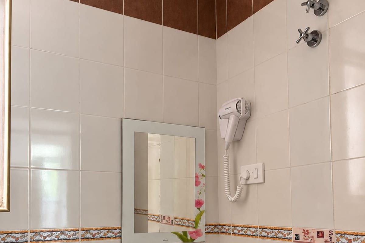 Standard Triple Room | Bathroom | Shower, hair dryer, towels, soap