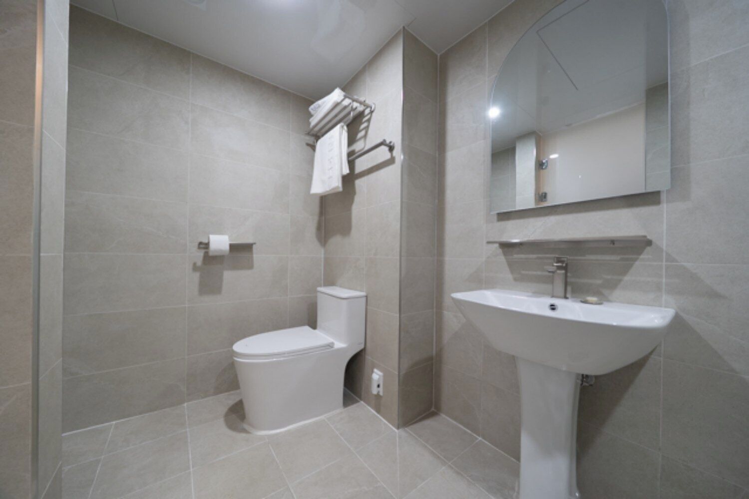 Deluxe Premium (No Parking) | Badezimmer | Haartrockner, Handtücher, Shampoo, Toilettenpapier