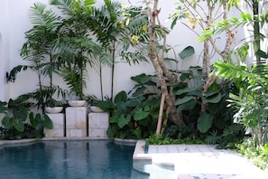 วิลล่า, ลานระเบียง, วิวสวนสาธารณะ | สระว่ายน้ำ | สระว่ายน้ำกลางแจ้ง