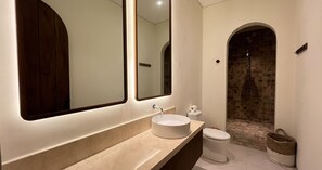 Villa, Patio, Park View | Bathroom | Towels, soap, shampoo, toilet paper - Uma Mimpi by Navya (Badung)