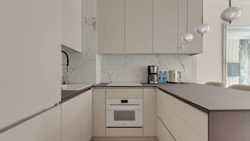 Deluxe Apartment | Private kitchen