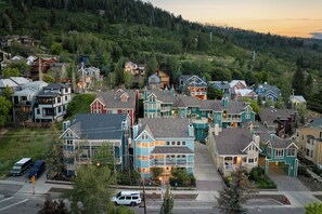 A residential area with houses featuring a variety of architectural styles, surrounded by dense forest. - Old Town 3BR | Steps to Town Lift & Main St (Park City)
