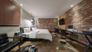 WiFi (free), bed sheets