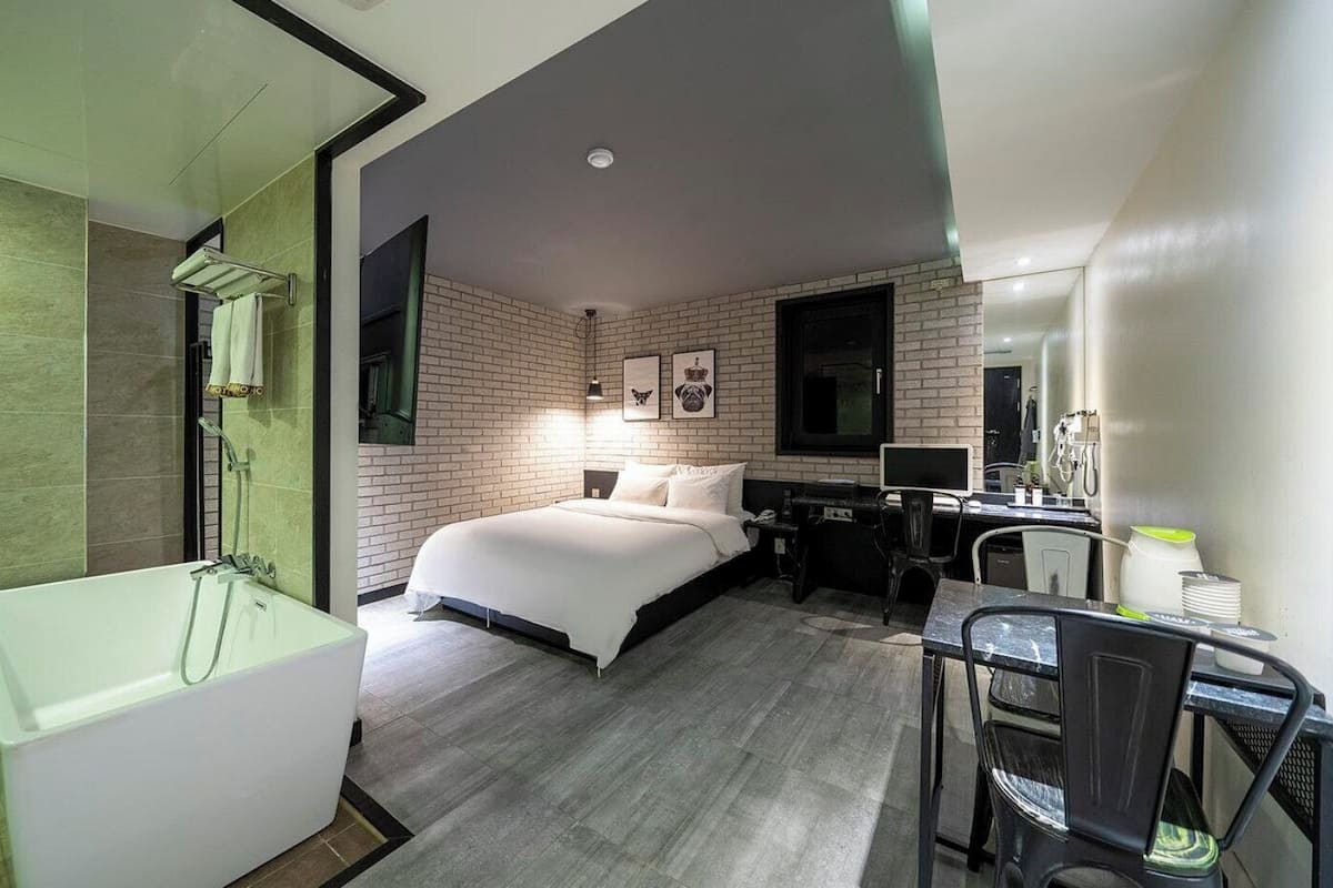 Wifi gratis y ropa de cama