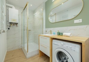 Shower, hair dryer, towels - Szczecin Classy City Studio (Szczecin)