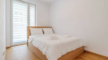 Iron/ironing board, WiFi, bed sheets