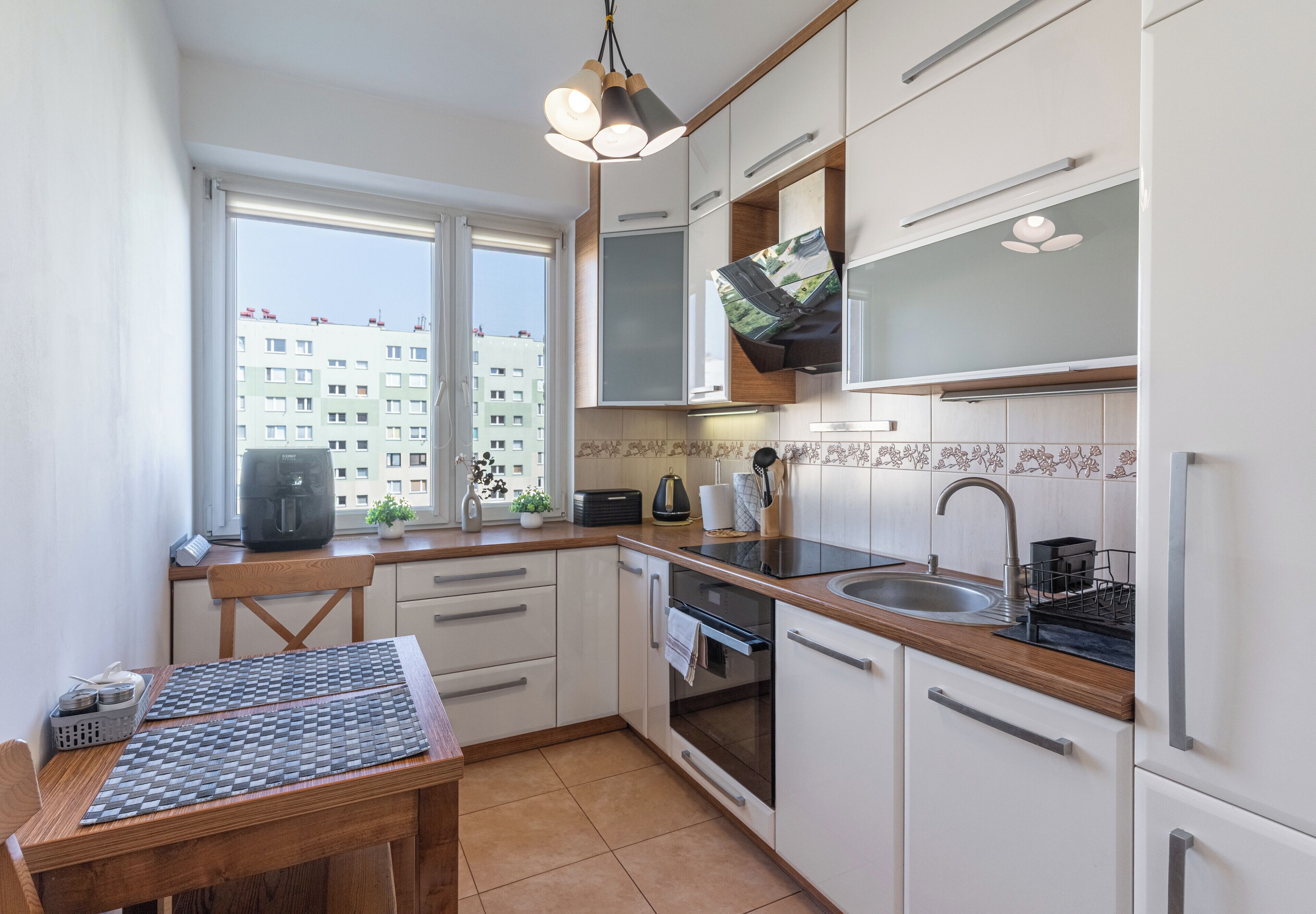 Frigorifero, microonde, forno, piano cottura