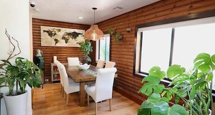 Peaceful 3BR Farmhouse Near Temecula Wine Country in charming Fallbrook