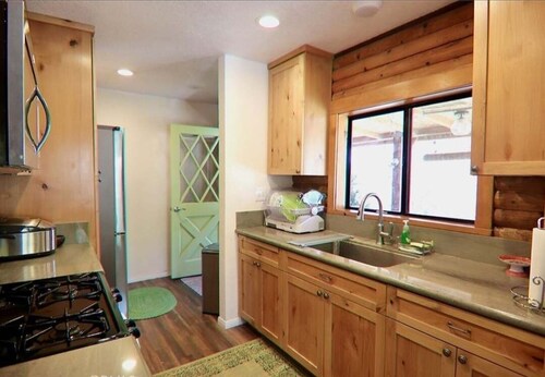 Peaceful 3BR Farmhouse Near Temecula Wine Country in charming Fallbrook