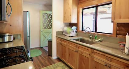 Peaceful 3BR Farmhouse Near Temecula Wine Country in charming Fallbrook