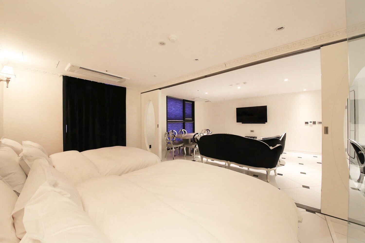 WiFi (free), bed sheets