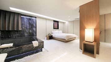 WiFi (free), bed sheets