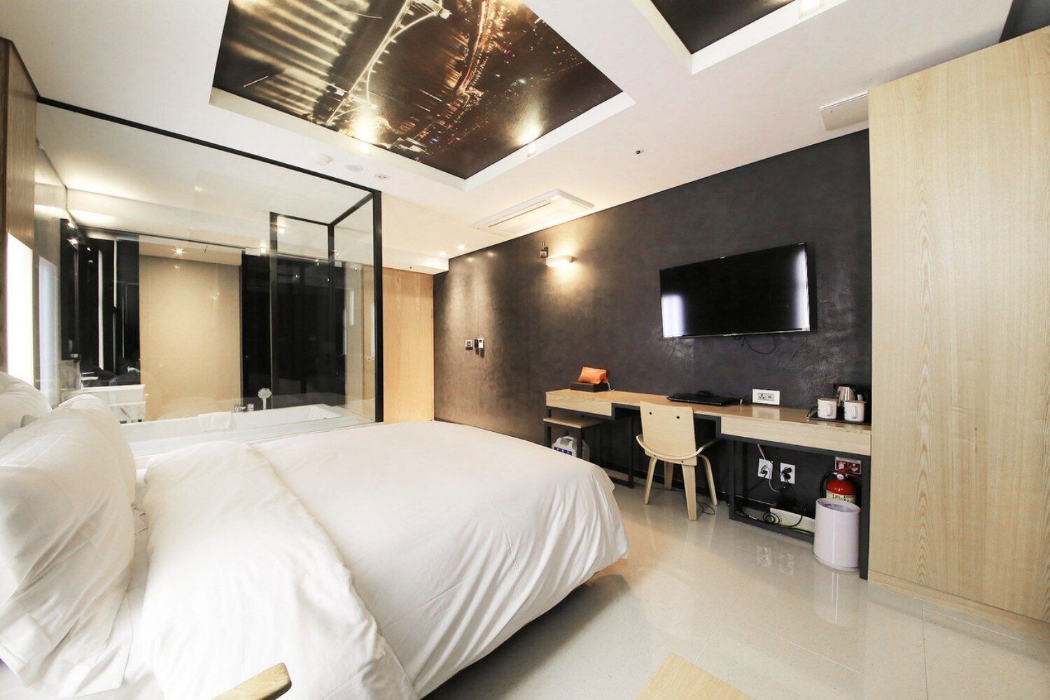 WiFi (free), bed sheets