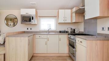 Fridge, microwave, oven, cookware/dishes/utensils