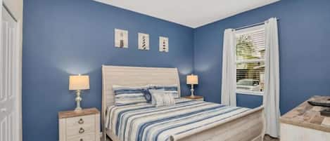 Desk, iron/ironing board, WiFi, bed sheets