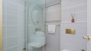 Hårtørrer, håndklæder, Sæbe, Shampoo