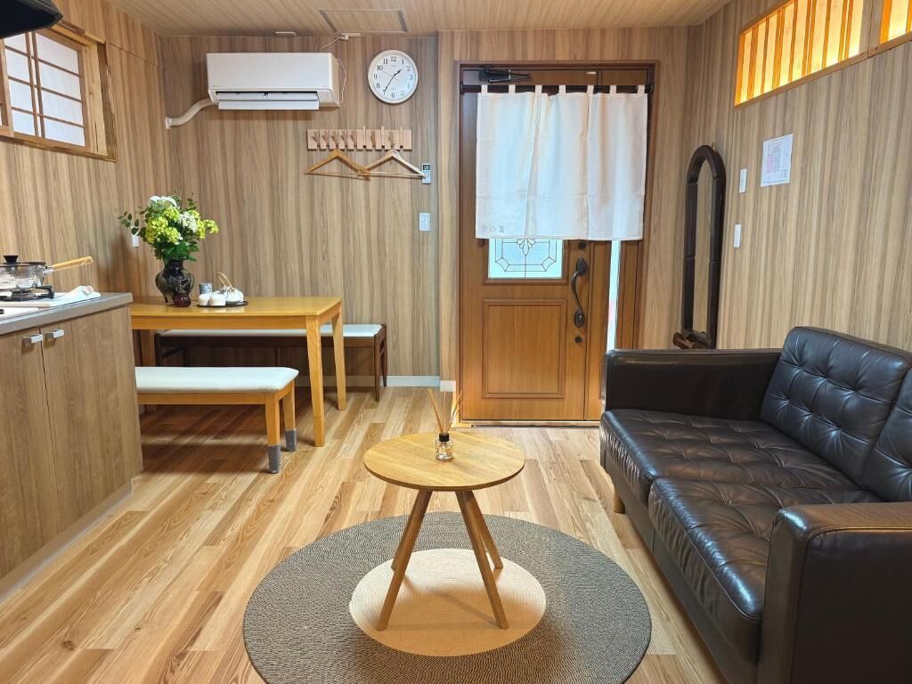 Villa exclusiva, varias camas, balcón, vista a la ciudad | Área de sala de estar