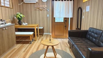 Villa exclusiva, varias camas, balcón, vista a la ciudad | Área de sala de estar