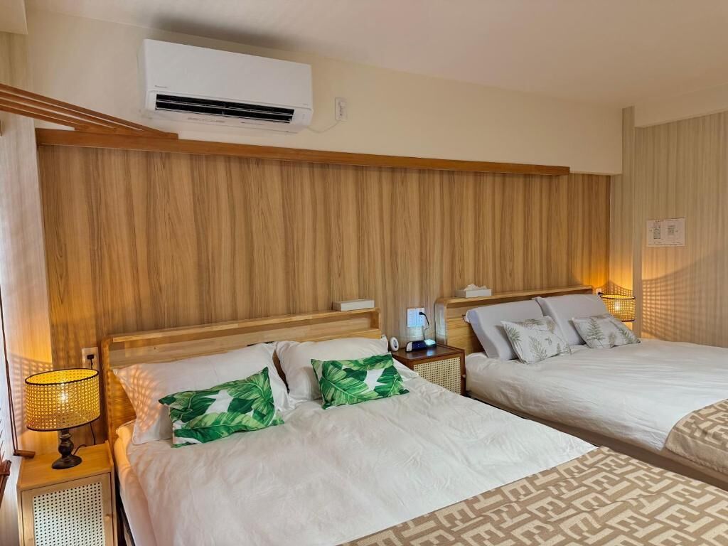 Cortinas blackout, insonorización y tabla de planchar con plancha 