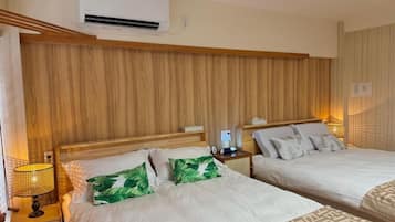 Cortinas blackout, insonorización y tabla de planchar con plancha
