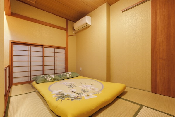 3 bedrooms, in-room safe, iron/ironing board, free WiFi