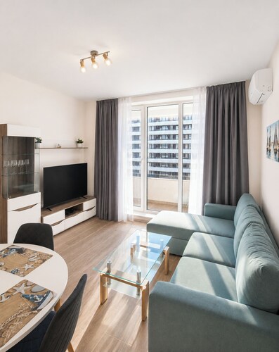 Pool View Apartment Varna | Heated Mineral Pool | Free Private Parking