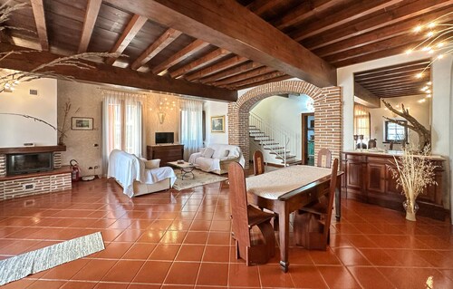 Stunning home in Goito with WiFi