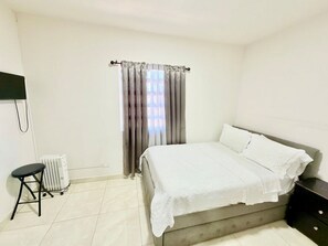 Iron/ironing board, bed sheets - Downtown Apartment | 4 Guests (Mexicali)