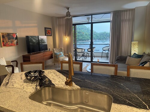 Located right on the water! Modern 1-bedroom condo in tranquil Mismaloya 